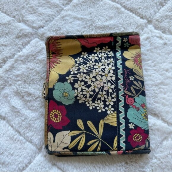 Vera Bradley | Happy Snails | Passport Cover - Picture 3 of 11